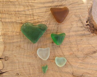 Handful of small hearts in genuine sea glass, multicolor. SG0184