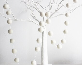 White Felt Ball Garland, White Pom Pom garland, 25mm Felt balls, White Nursery Decor, White baby shower decor, Cake smash decor