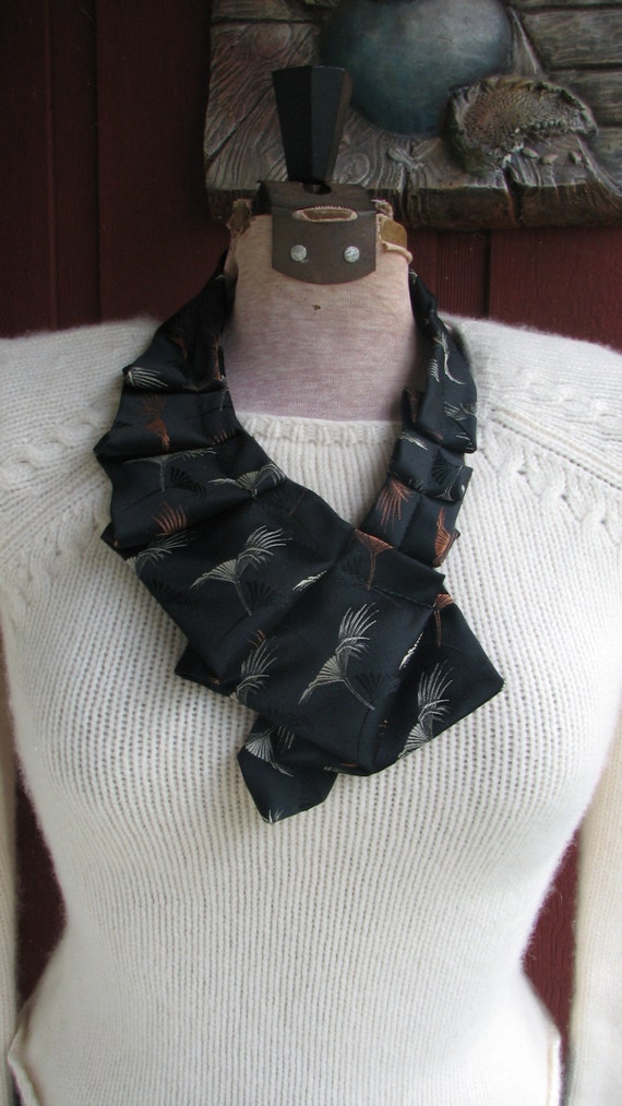 necktie collar
