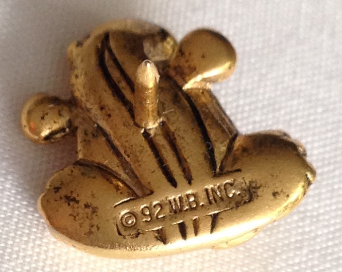 Storewide 25% Off SALE Vintage Warner Brothers Gold Tone Looney Tunes Pepè Le Pew Character Signed Pin Featuring Intricate Detail With Origi