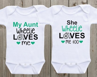 Set of 2 shirts twin outfits Aunt Onesie My Aunt loves me Baby Onesie Twin Matching Shirts matching outfits Baby Shower Gifts Neutral