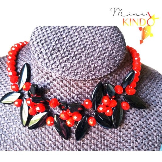 Mina Kindo red beaded necklace from Etsy Mina Kindo red beaded necklace from Etsy
