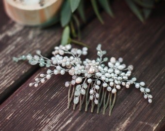 Bridal hair comb. Wedding hair comb. Bridal Headpiece. Pearl bridal hair comb. Bridal Hair Accessory. Delicate hair comb. Spring colors.