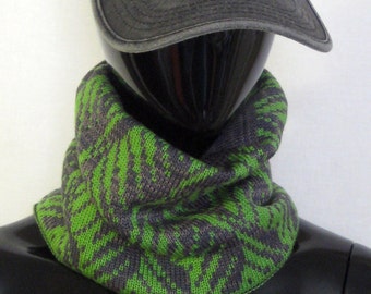 St Patrick Day Gift for him Gift for brother Green scarf Infinity Wool scarf Knit scarf winter Minimalism Neck warmer Ireland irish gift