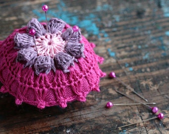 Linen pincushion - crochet motif