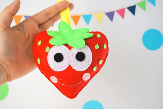 Strawberry Sewing Kit, Felt Kids' Crafts, Felt Sewing Kit in a Box, 8+ years old craft, No need sewing machine, READY TO SHIP A824 Il_570xn