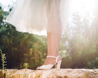 Vegan wedding shoes / vegan wedding day shoe / cream color bridal shoe / shoes for special day / high heel design / unique and standout