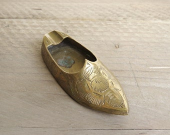 Vintage Brass Slipper Shoe Ashtray - Brass Home Decor - Collectible Brass Ashtray - Etched Pattern - Made in India