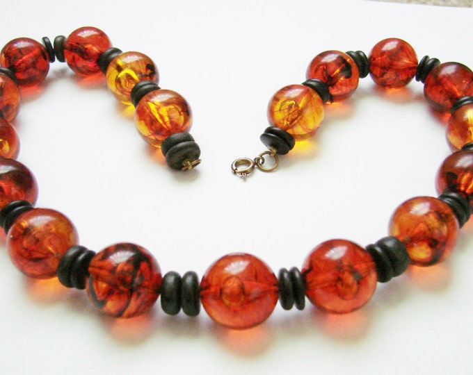 Vintage Amber Lucite Bead Necklace / Wood Beads / 1960s 1970s / Jewelry / Jewellery
