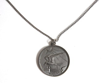 Vintage Seagull Pendant Necklace from K.Ewer Pewterer Cape May, N.J.