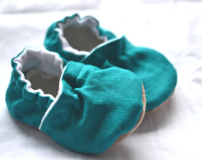 gift set baby shoes bow tie gift for kid accessories baby shower gift linen cloth emerald baby shoes green kids bow tie green clothing boy