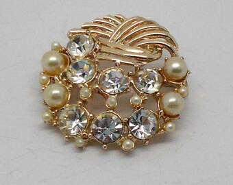 Items similar to Faux Pearl Brooch Vintage Costume Jewelry Gold Tone ...