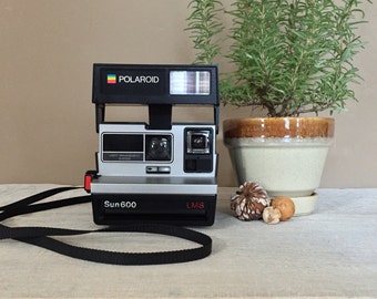 Items similar to Vintage Camera Polaroid Sun 660 Autofocus - (free
