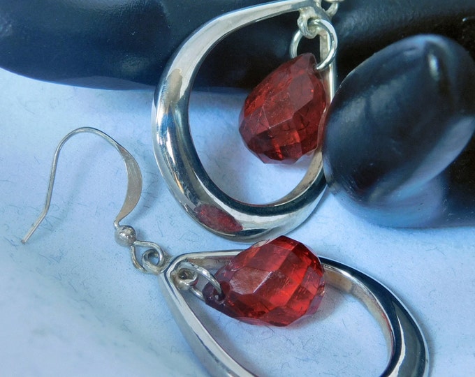 RED RHINESTONE NEW Vintage Silver Tone Red Dangling Rhinestone Beautiful Christmas Gift Stocking Stuffers Hook Pierced Earrings! 801