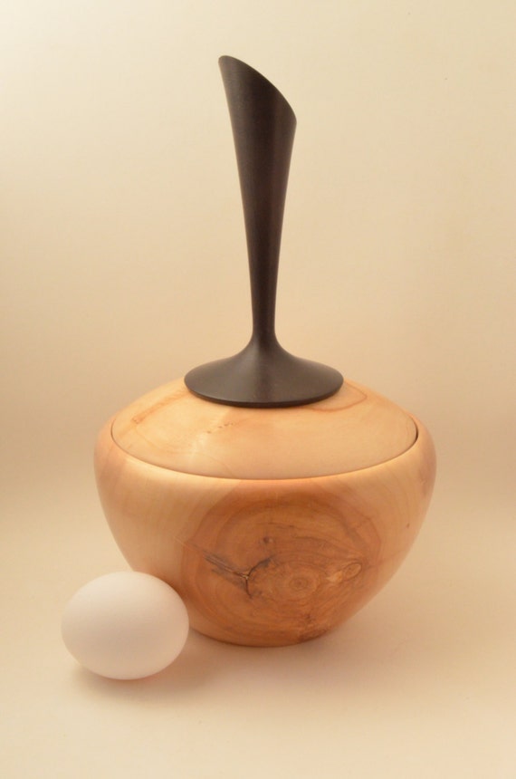 Turned wooden bowl with lid and finial