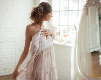 Ultra / Vintage wedding dress with long sleeves / Blush color