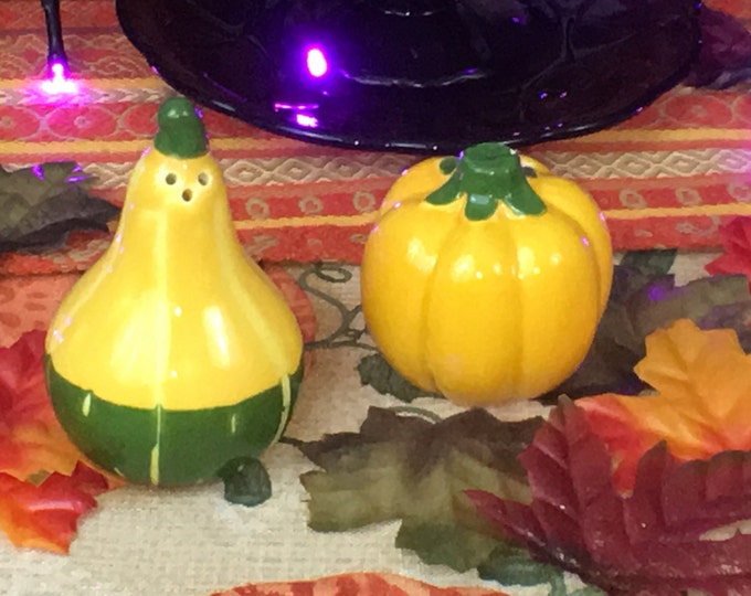 Vintage Autumn Gourd Salt and Pepper Shakers - Fall Gourds