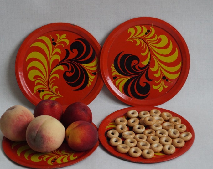 set 4 metal trays folk painting - round tray - red trays - vintage metal trays - serving tray - vintage USSR