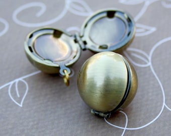 2 pcs Antique Bronze Brass Locket Pendant, Ball