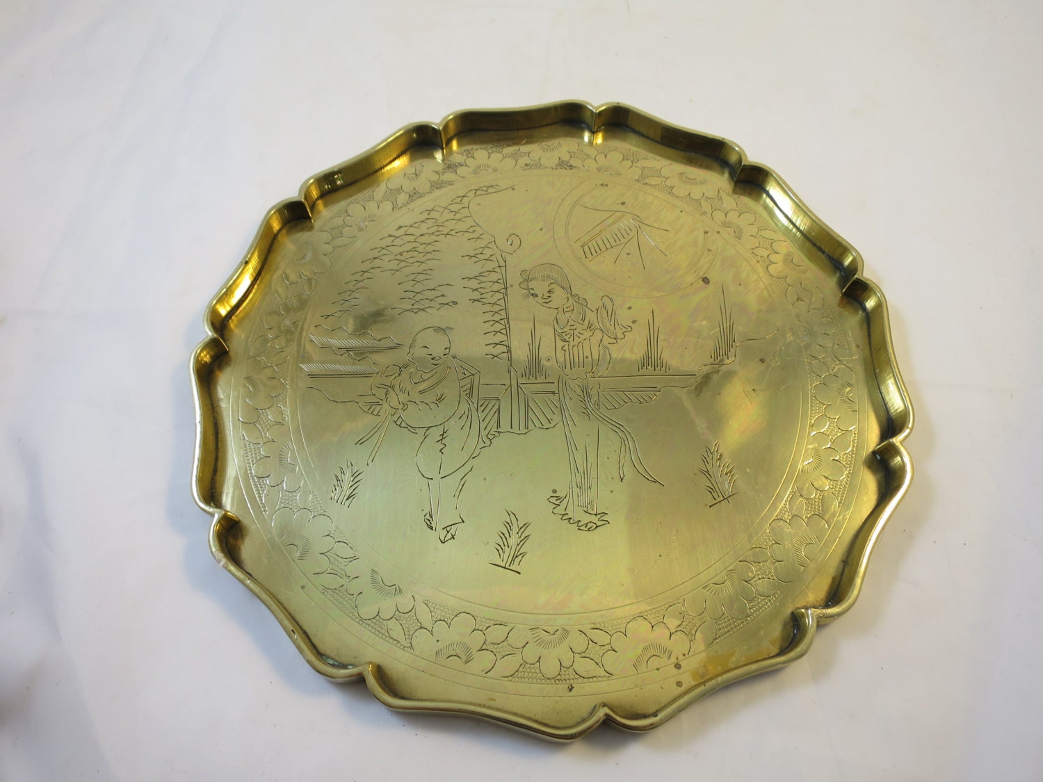 Antique Chinese Brass Tray 105 In Round Shape Flower Border 9982