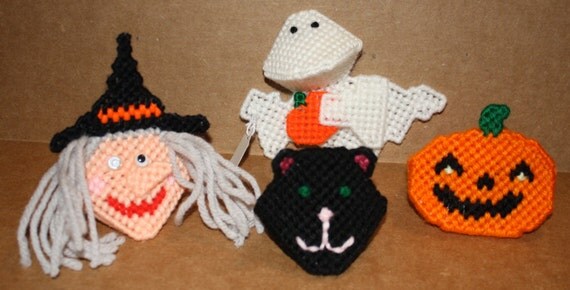 1205A Halloween Kiss Ornaments