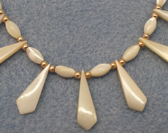 Vintage 1970's Mother of Pearl Shell Necklace