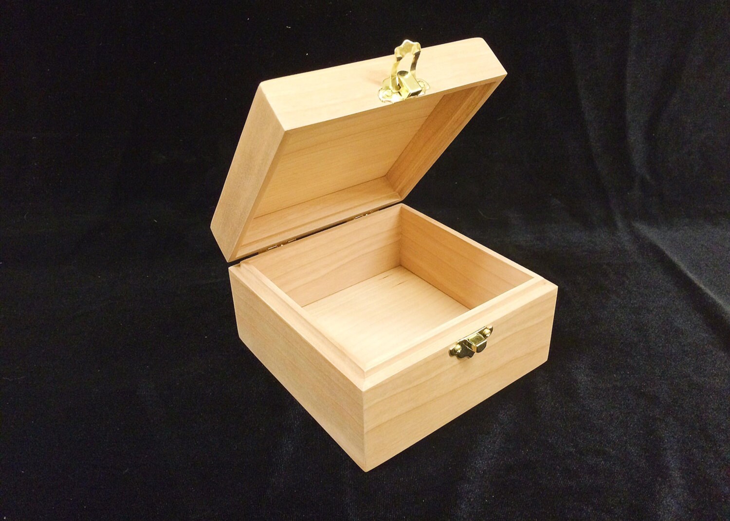 Unfinished Wood Box with Hinges & Latch5 x 5 x 3unfinished