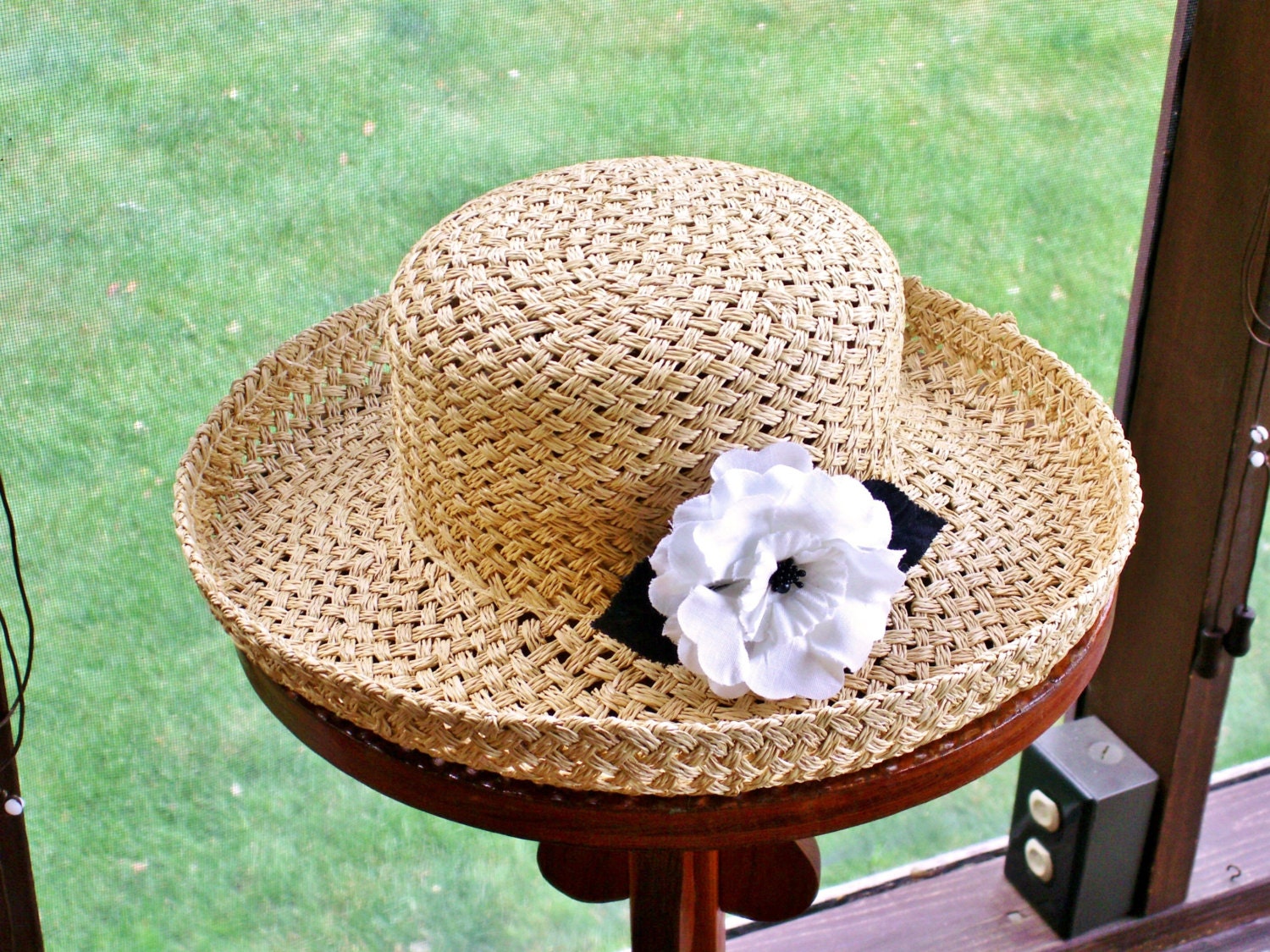 Liz Claiborne Rolled Brim Straw Hat with Flower Beachwear Sun
