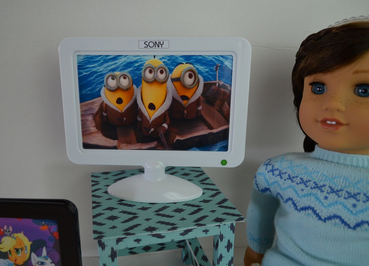Doll sized Flat screen TV for American Girl or by petitesbowtique