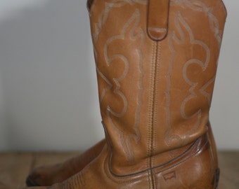 vintage tan leather cowboy boots by levi's