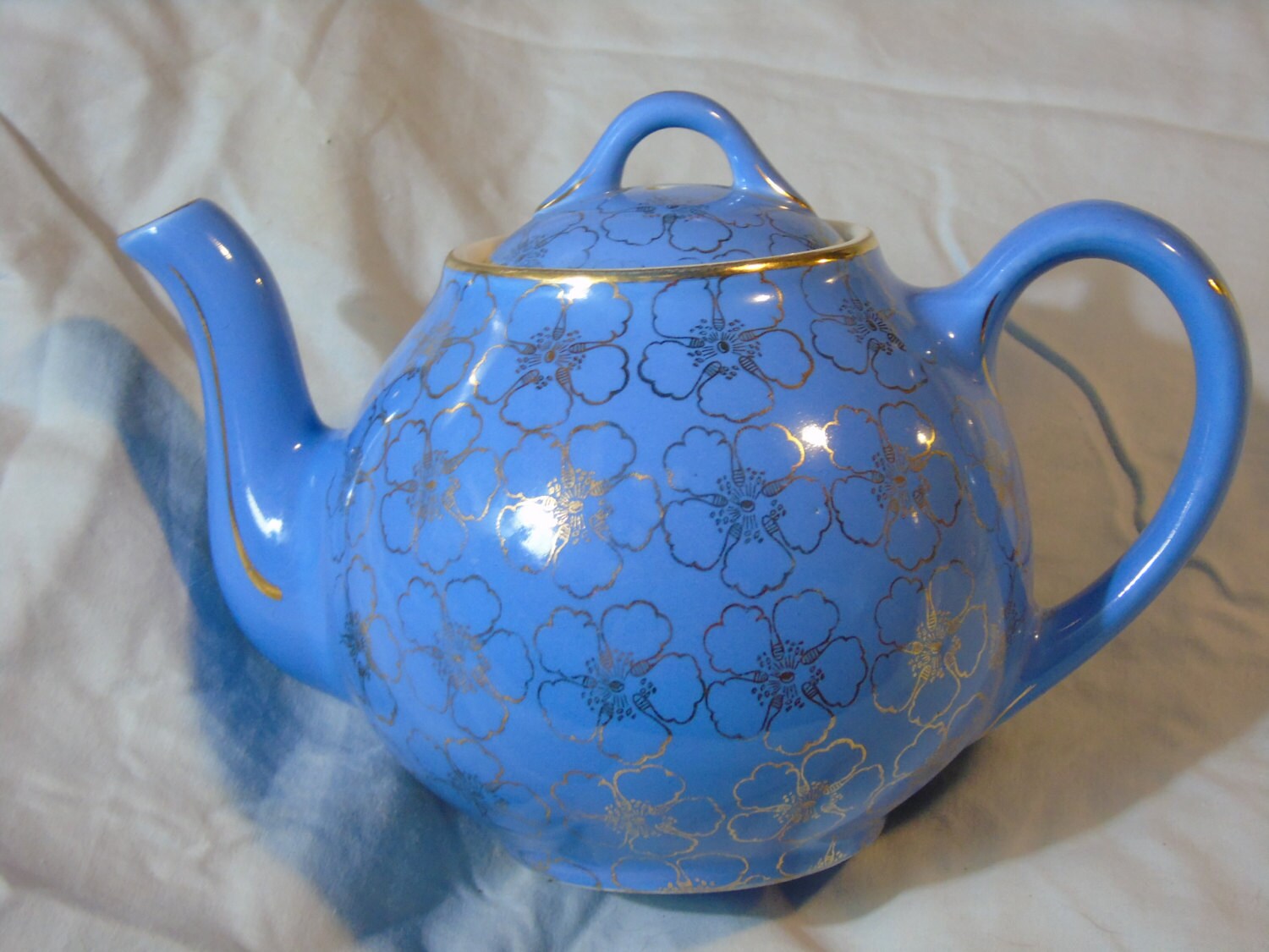 vintage Hall 6 cup tea pot periwinkle blue and gold pattern