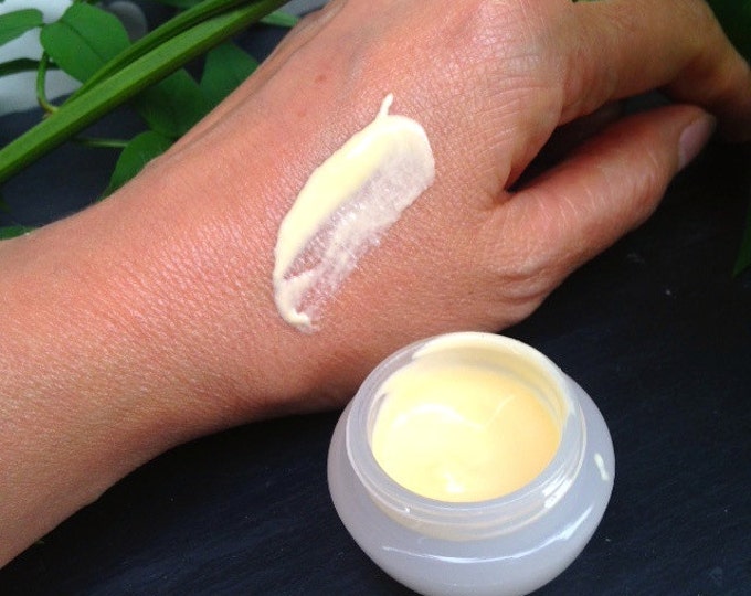 Vitamin C Antioxidant Hand Cream to protect, nourish and repair hard working, dry, chapped hands.