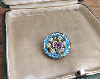 XIX's micro-mosaïque brooch.