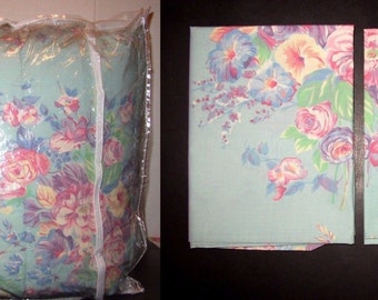 Vtg Christmas Shower Curtain So Beautiful Red by PopsCottageFinds