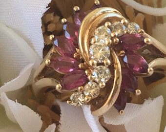Vintage 14k gold 7 diamond and ruby ring size 7