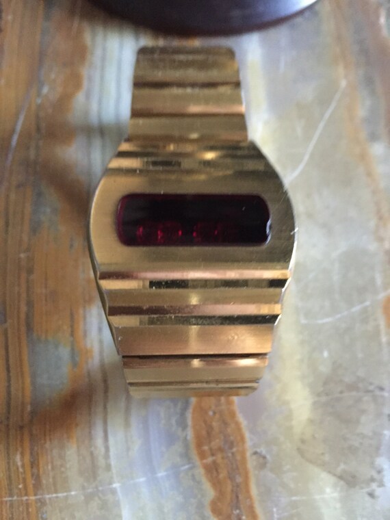 led watch 70s