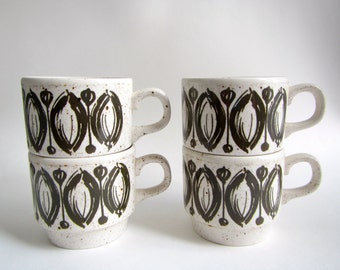 set of four olive and white Biltons England stackable mugs