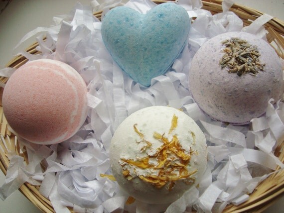 Bath bomb bamboo basket gift for her mother's day gift