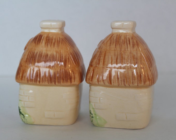 Vintage Cottage Salt and Pepper Shakers, Kitchen Collectible