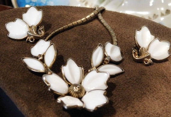 Crown TRIFARI Designer Alfred PHILIPPE Mid Century Fashion Jewelry Designer Poured Milk Glass Necklace Earrings Demi Parure Jewelry Wedding