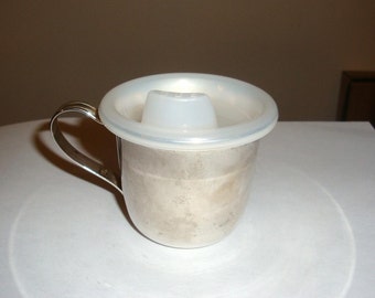 Baby silver plate sippy cup in very good condition except for a little bit of tarnish. I got most of it off. The lid is tight. 4 oz cup