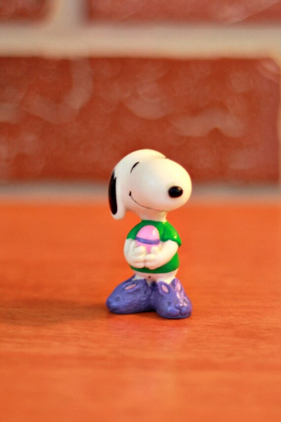 plastic snoopy figures