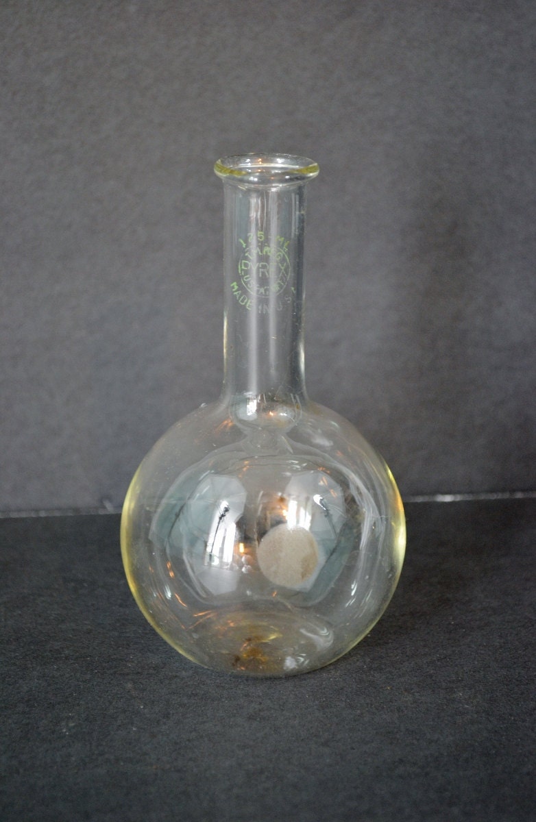 Vintage Pyrex Beaker 125 ml Long Neck Flask Flat Base