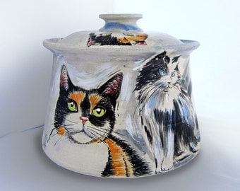 Cats Cookie Jar, ceramic cookie jar, pottery cannister, cat art, great gift idea, 8" h x 9" w, dishwasher and microwave safe.