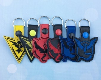 Pokémon GO Keychain Pokemon Go Team Valor Team Instinct Team Mystic Pokemon Go Key Fobs Keychains Zipper Pulls Bag Tags