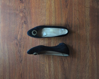 80s black suede pumps / suede leather wedge shoes / black Ferragamo pumps 8