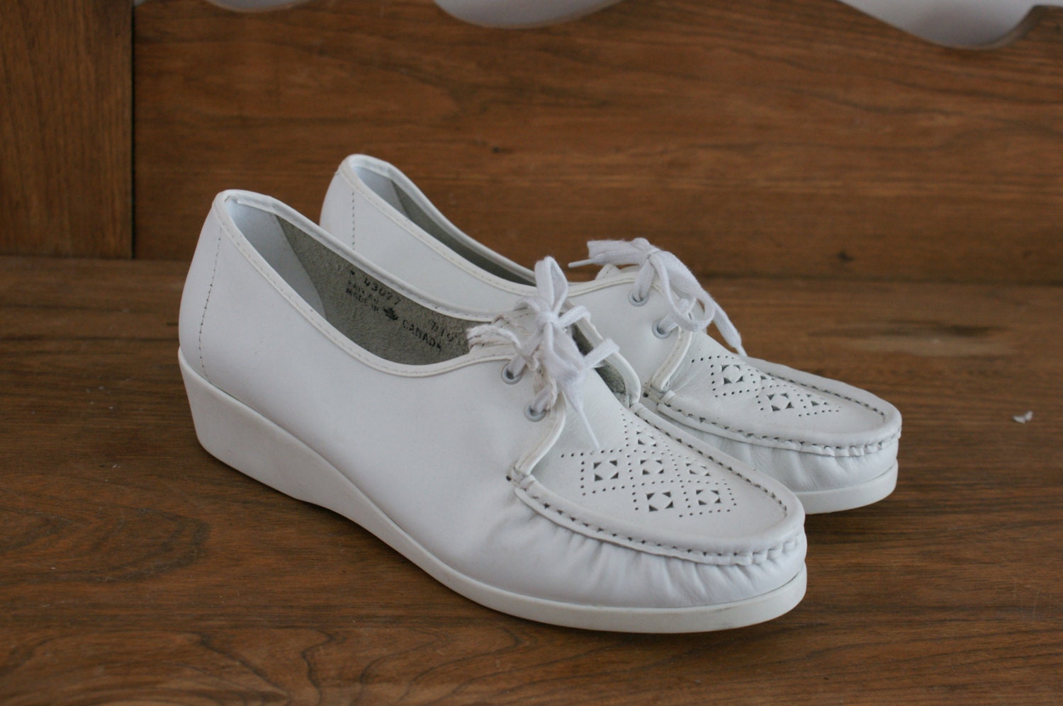 Ladies Vintage White Leather Lace Up Oxford Nurse Shoes by
