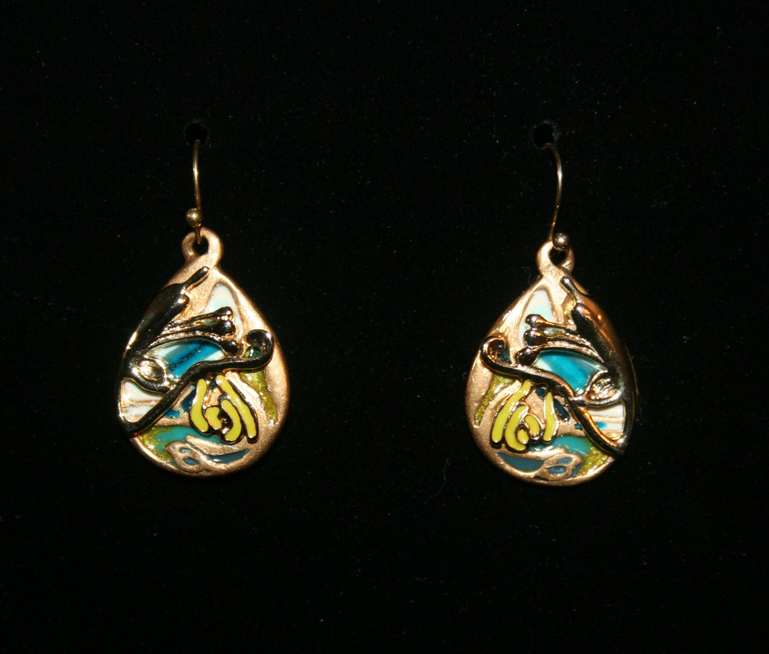 Vintage pair of Kenilworth Creation Gold Silver Tone Earrings