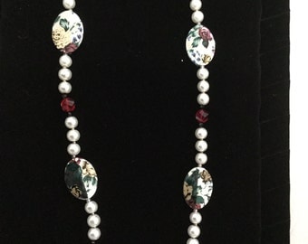 Rose pearl necklace