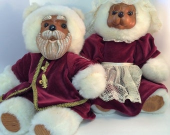 Robert Raikes Mr Claus & Mrs Claus Santa Bears 1988 with COA Pair Raikes bears and dolls book Wooden bears
